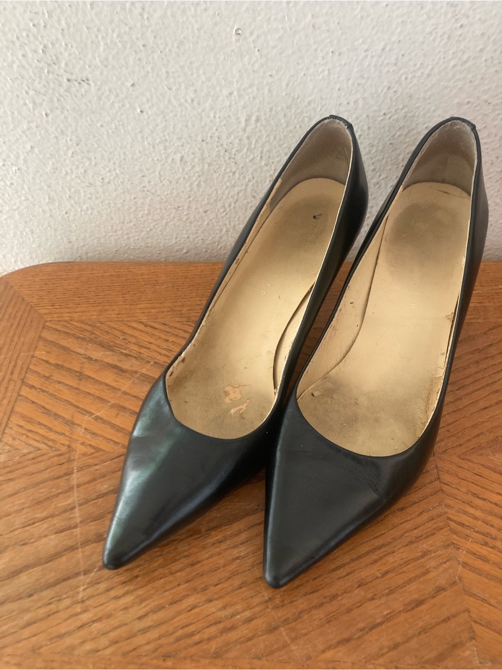 IVANKA TRUMP Black Leather Heels With Pounted Toes (9.5)